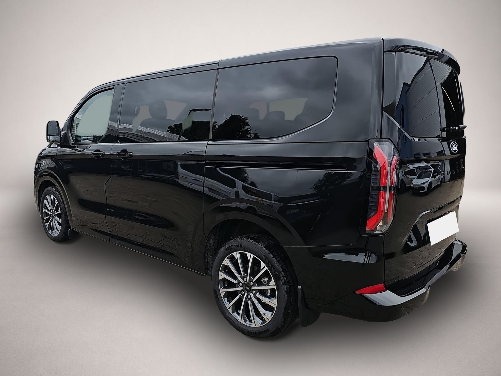 Ford Tourneo Custom (02/2026, Diesel)
