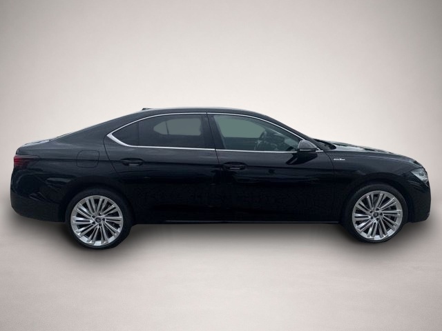 Skoda Superb (10/2025, Benzin)