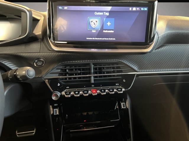 Peugeot 2008 (06/2025, Benzin)