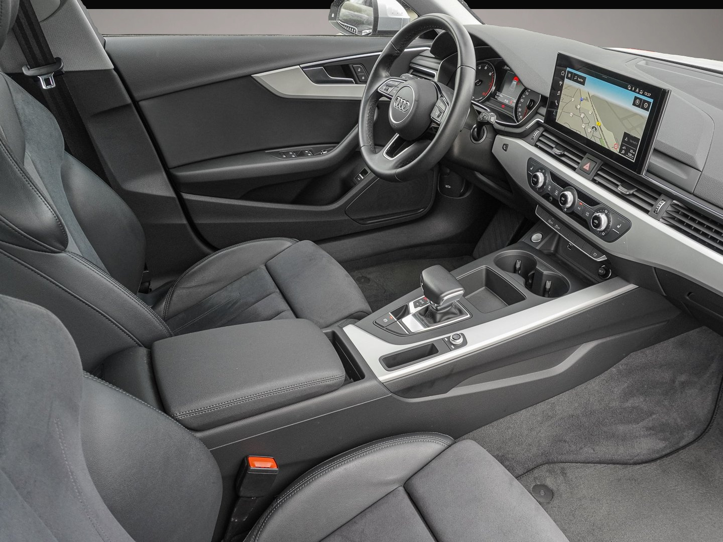 Audi A4 (06/2023, Benzin)