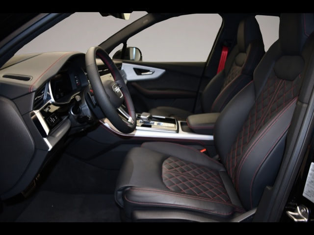 Audi SQ7 (12/2025, Benzin)