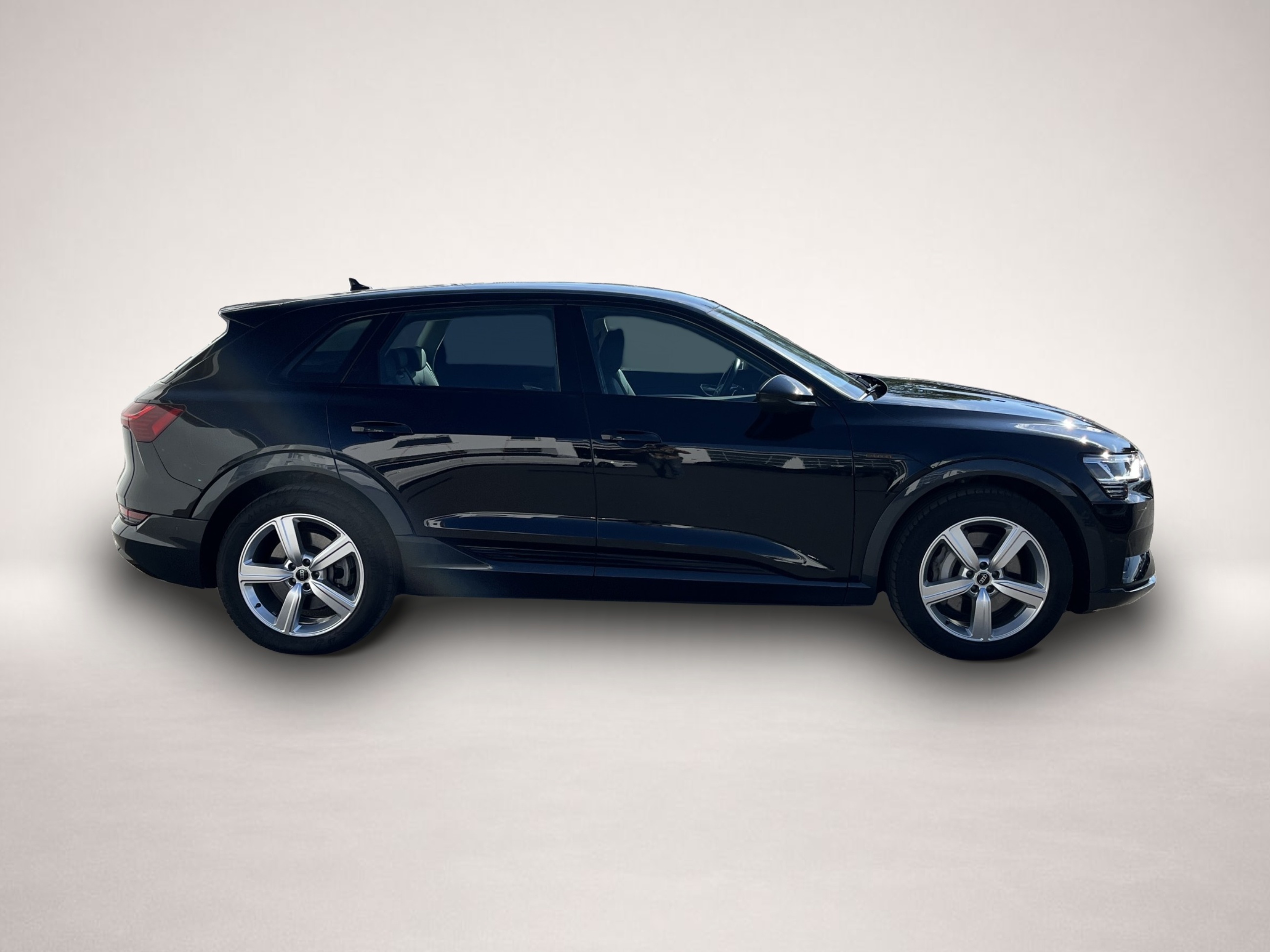 Audi e-tron (12/2022, ELECTRIC)