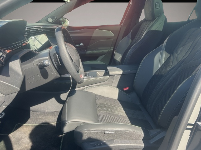 Peugeot 408 (08/2025, Benzin)