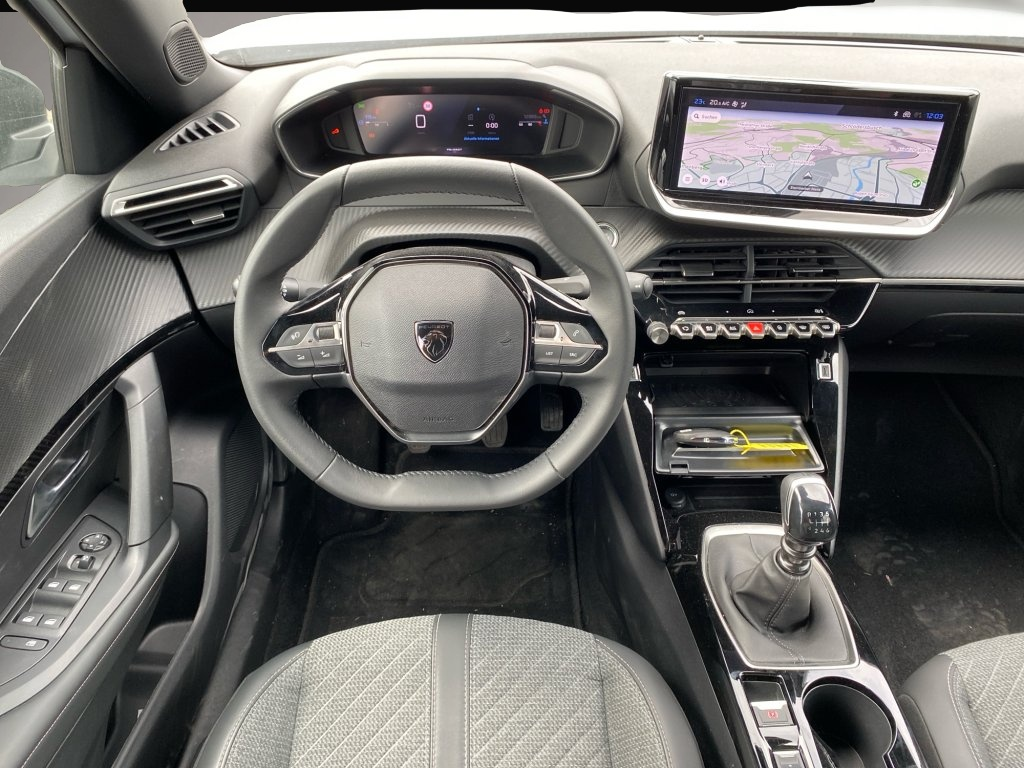 Peugeot 2008 (06/2025, Benzin)
