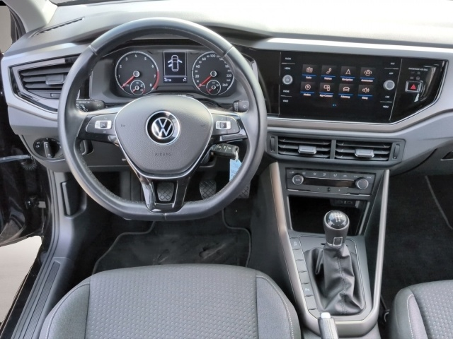 Volkswagen Polo (02/2022, Benzin)