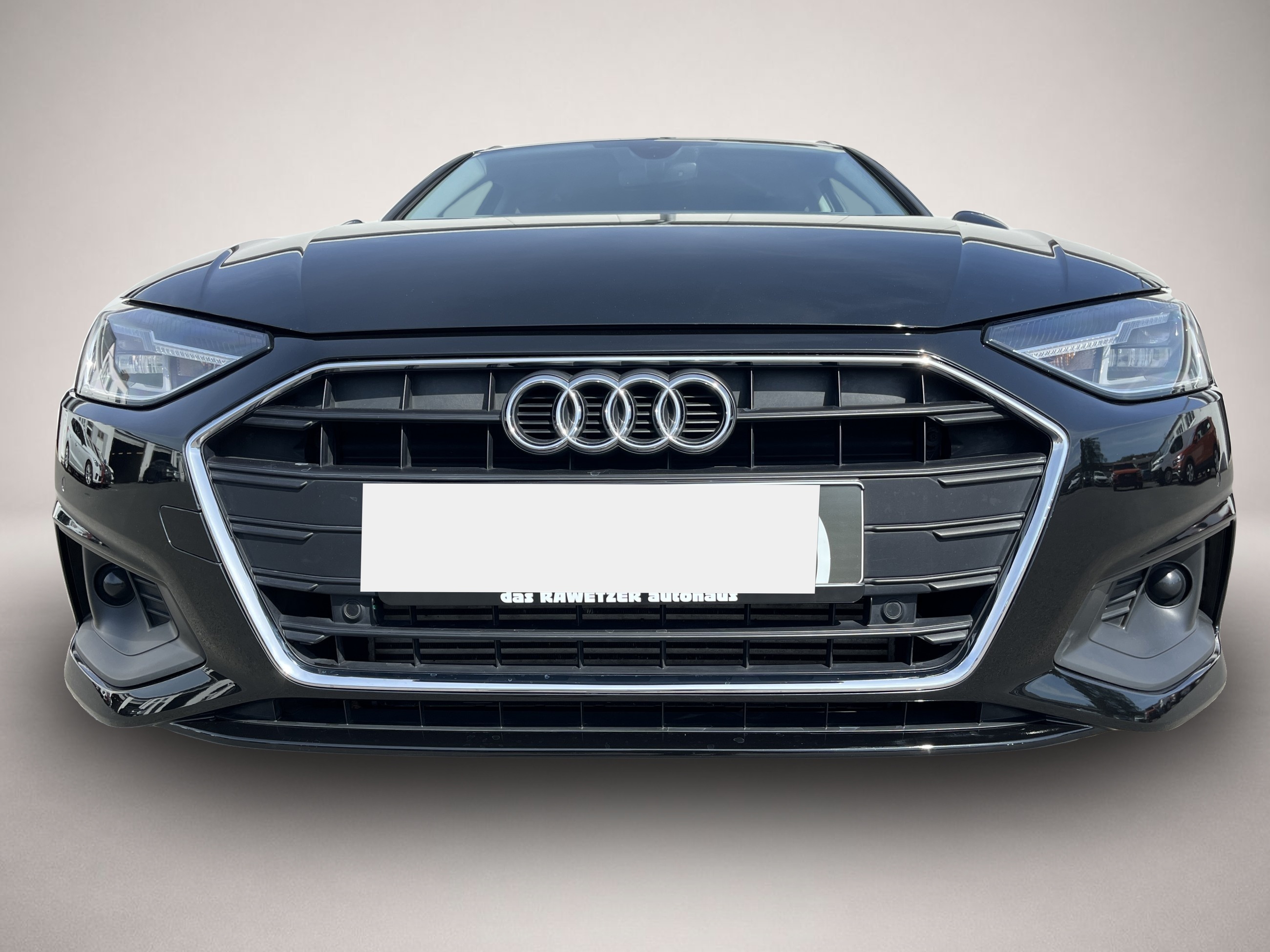 Audi A4 (09/2022, Benzin)