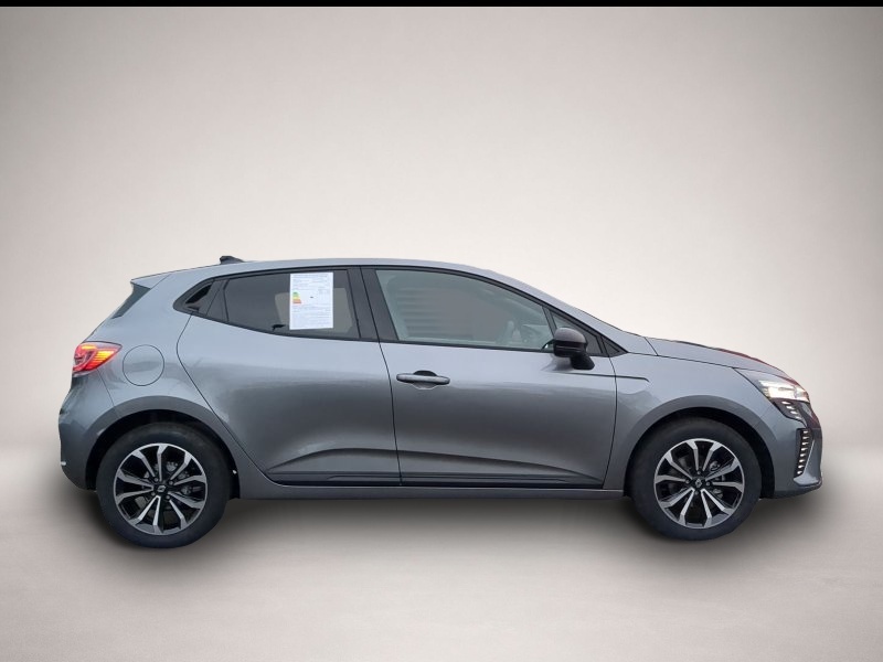 Renault Clio (12/2025, Benzin)