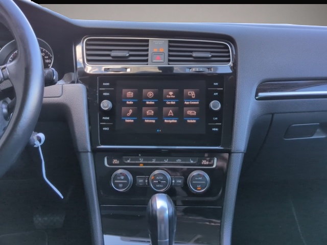 Volkswagen Golf (07/2018, Benzin)