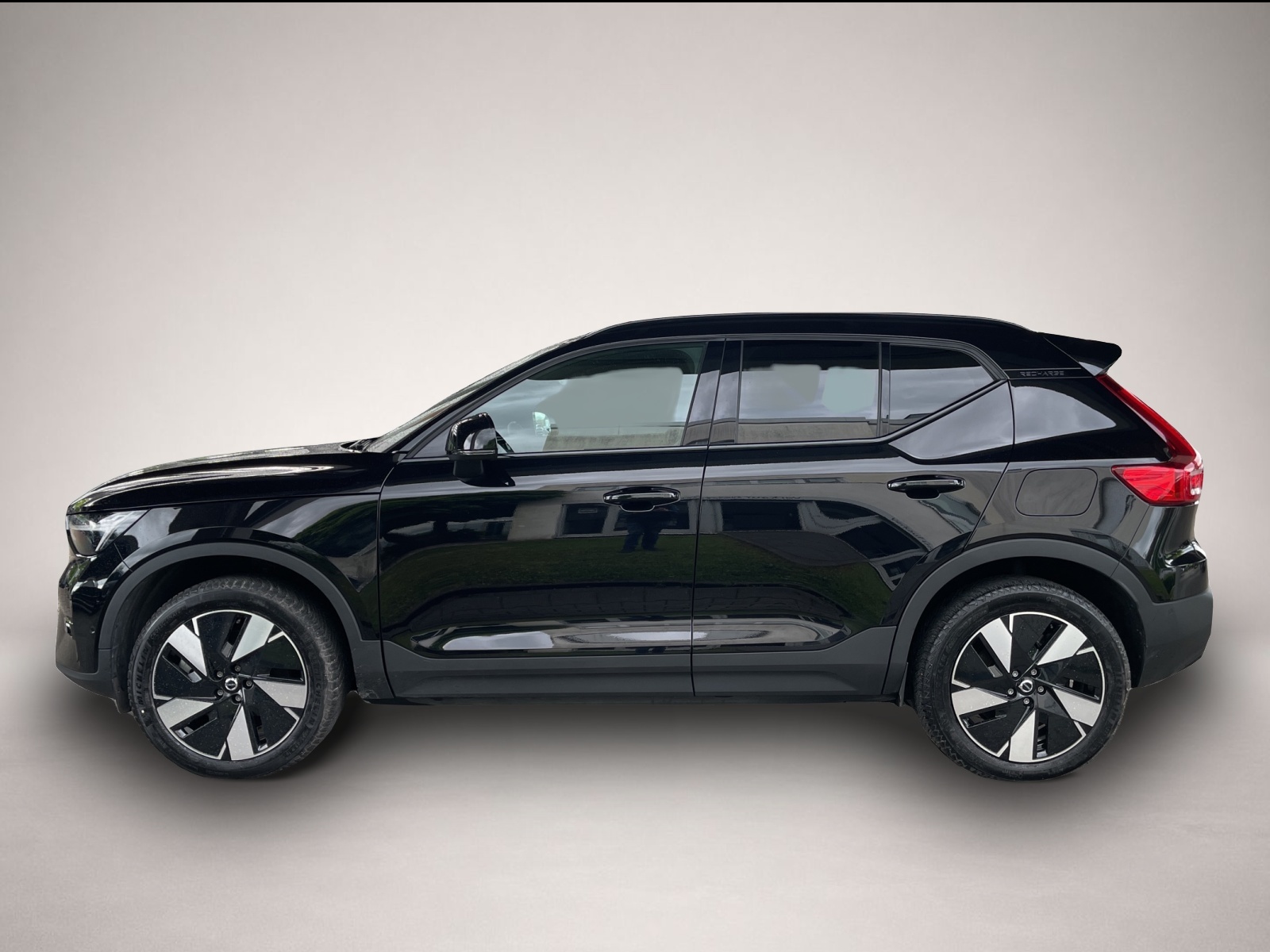 Volvo XC40 (11/2023, ELECTRIC)