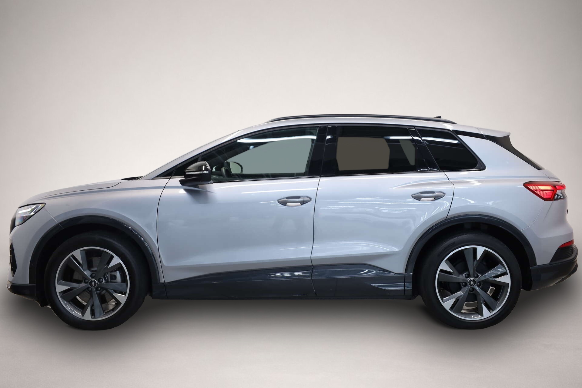 Audi Q4 e-tron (01/2024, ELECTRIC)