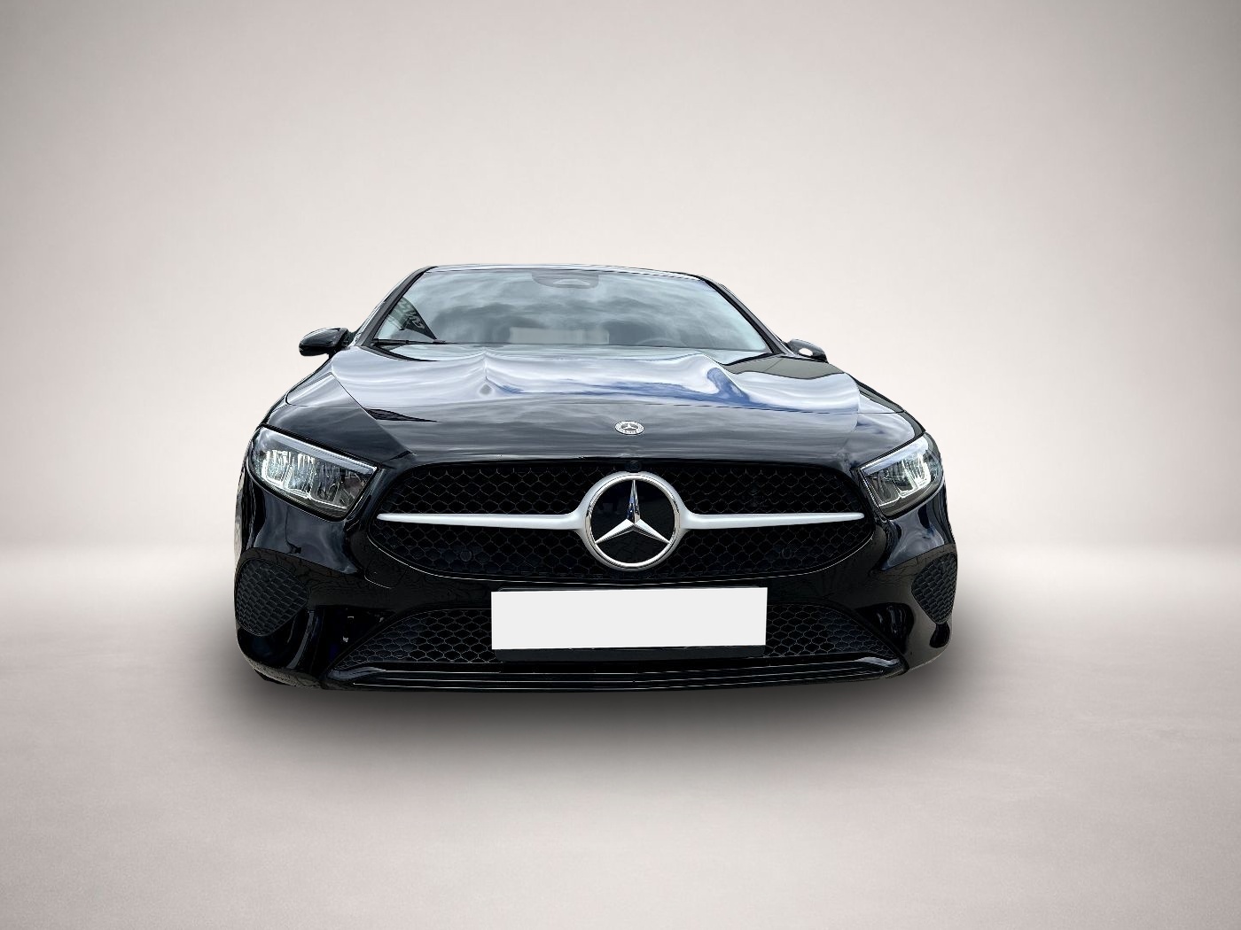 Mercedes-Benz A 180 (09/2024, Benzin)