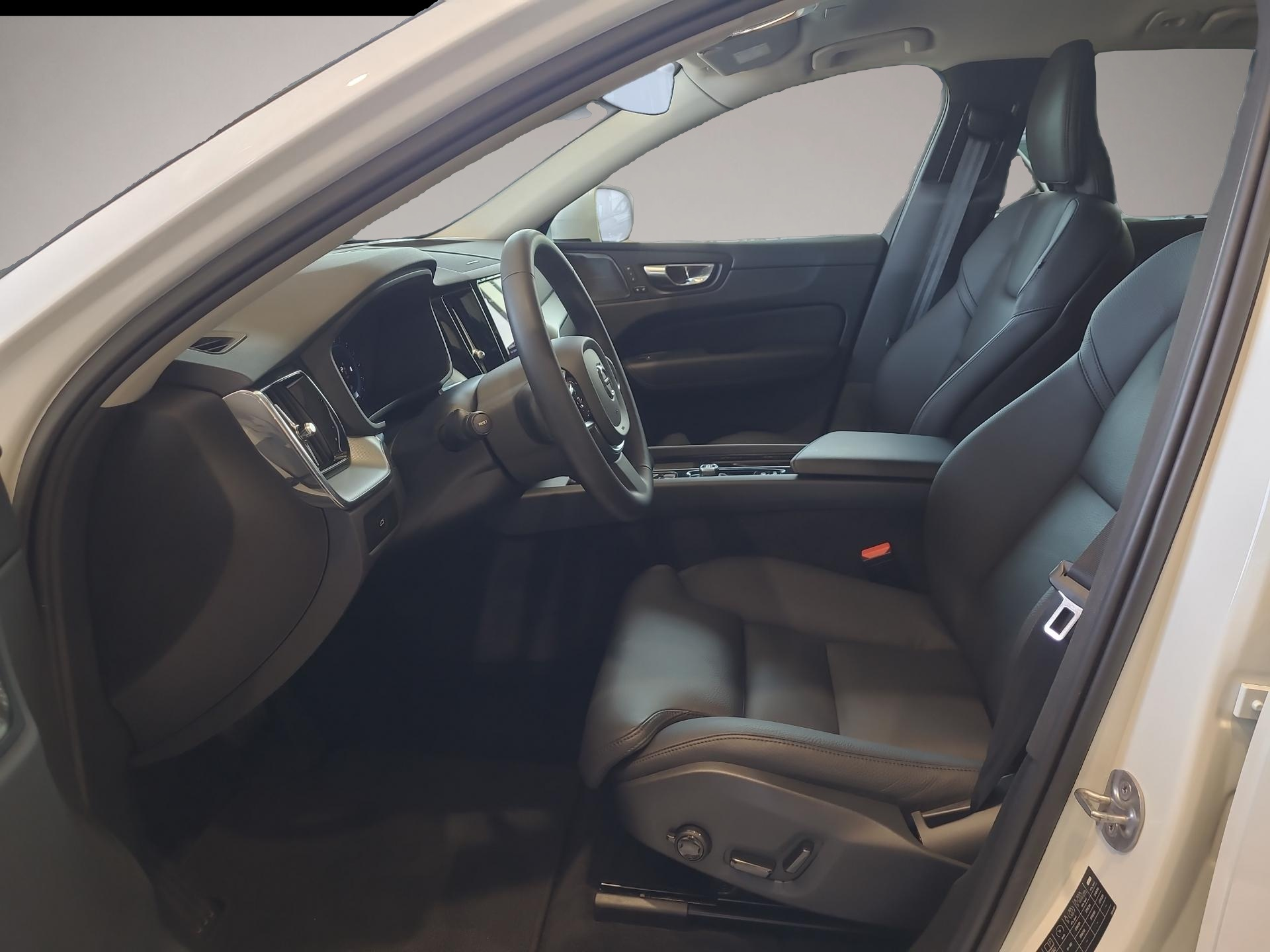 Volvo XC60 (04/2023, Benzin)