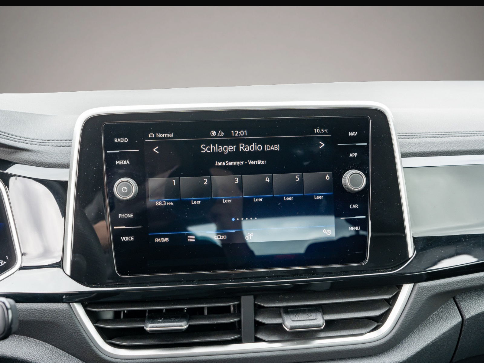 Volkswagen T-Roc (05/2025, Benzin)