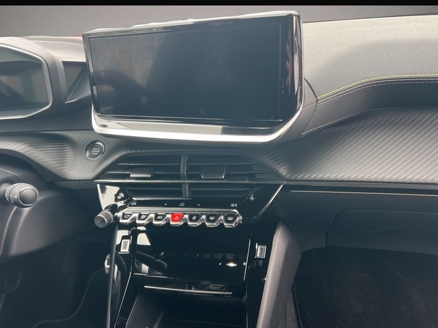 Peugeot 2008 (09/2025, Benzin)