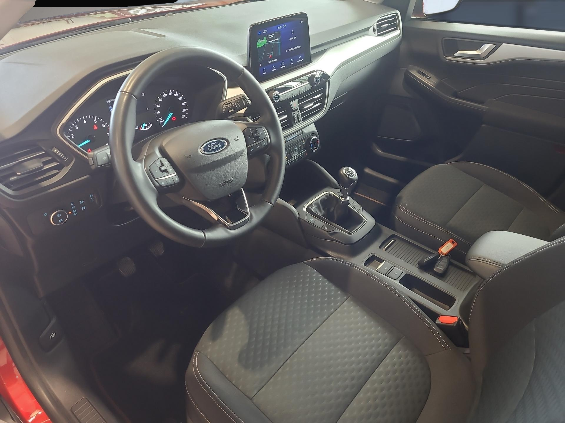 Ford Kuga (11/2023, Benzin)