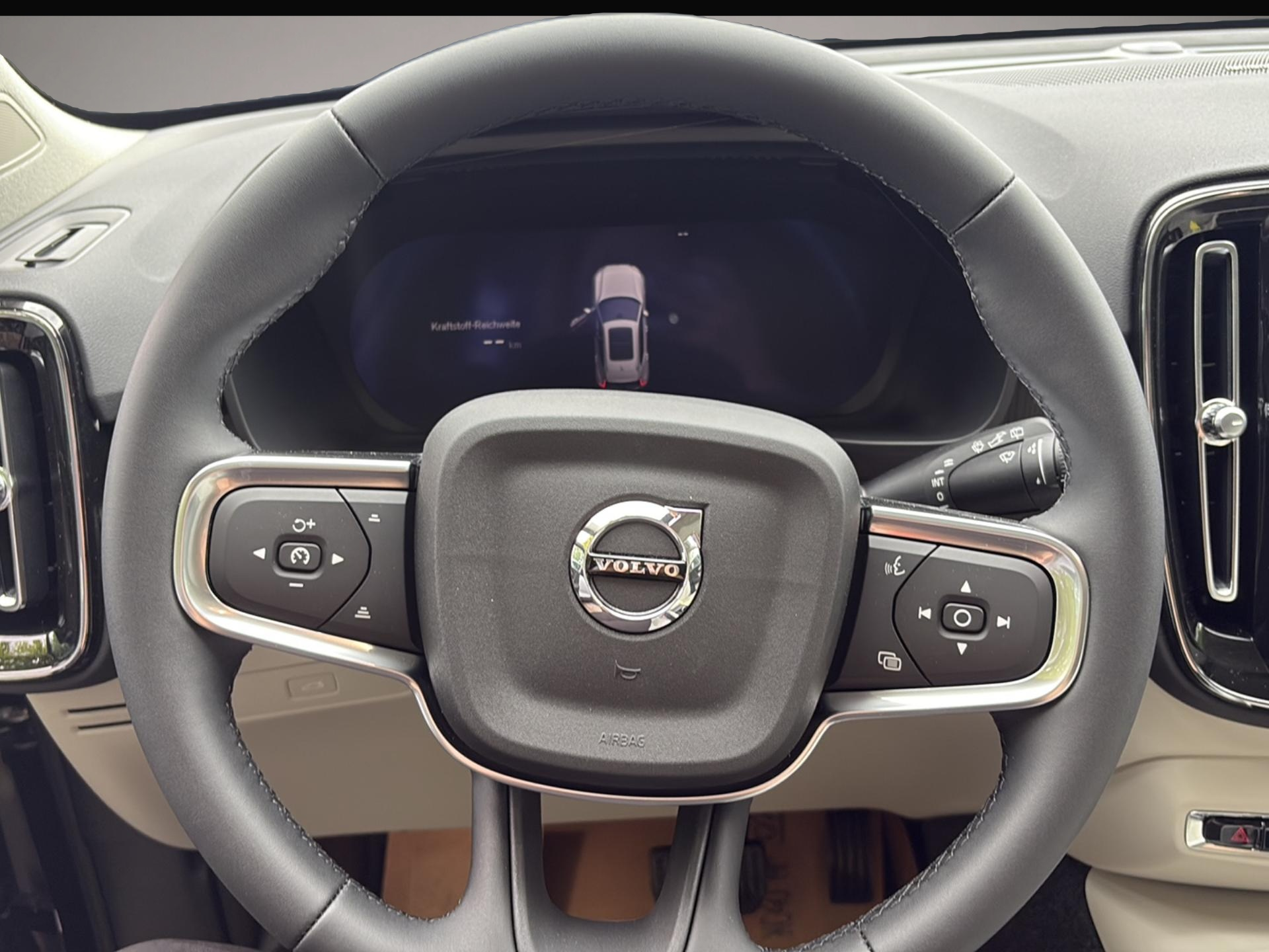 Volvo XC40 (06/2026, Benzin)