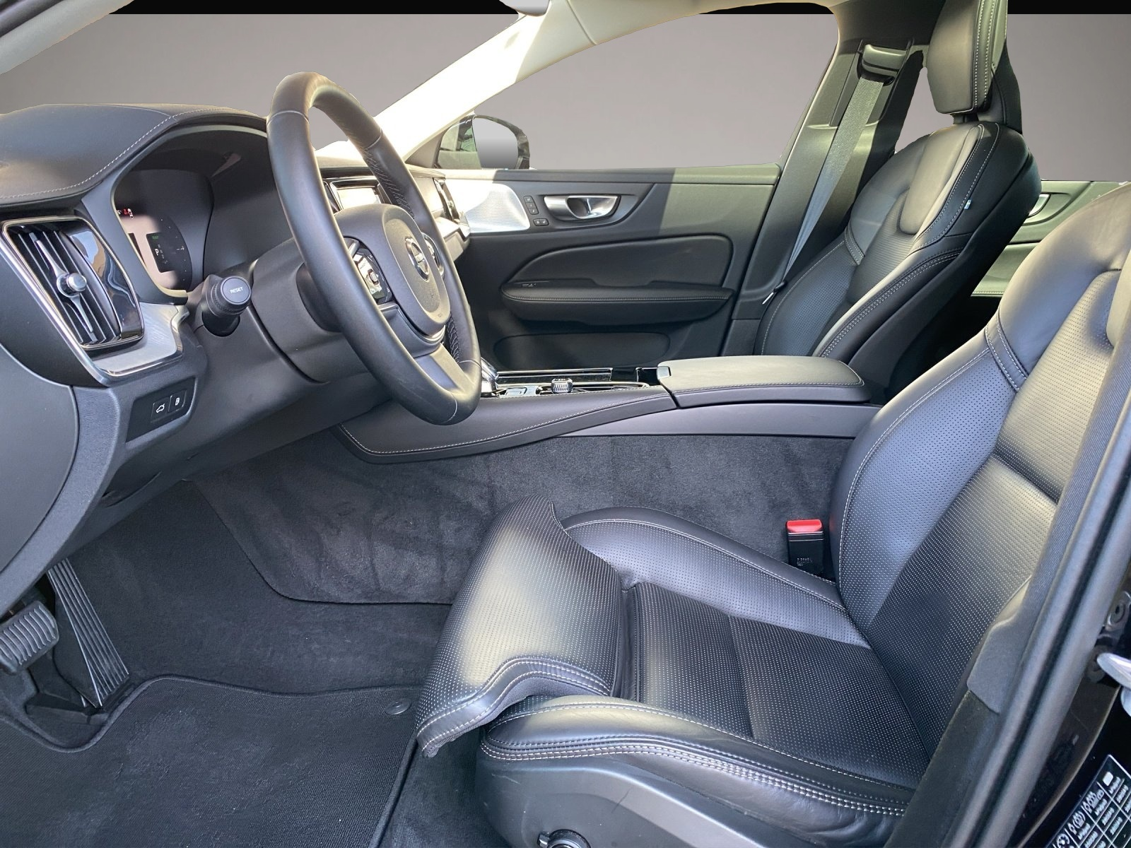 Volvo V60 (06/2024, )