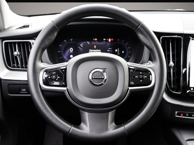 Volvo XC60 (11/2023, Benzin)