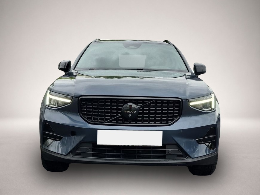 Volvo XC40 (10/2025, Benzin)