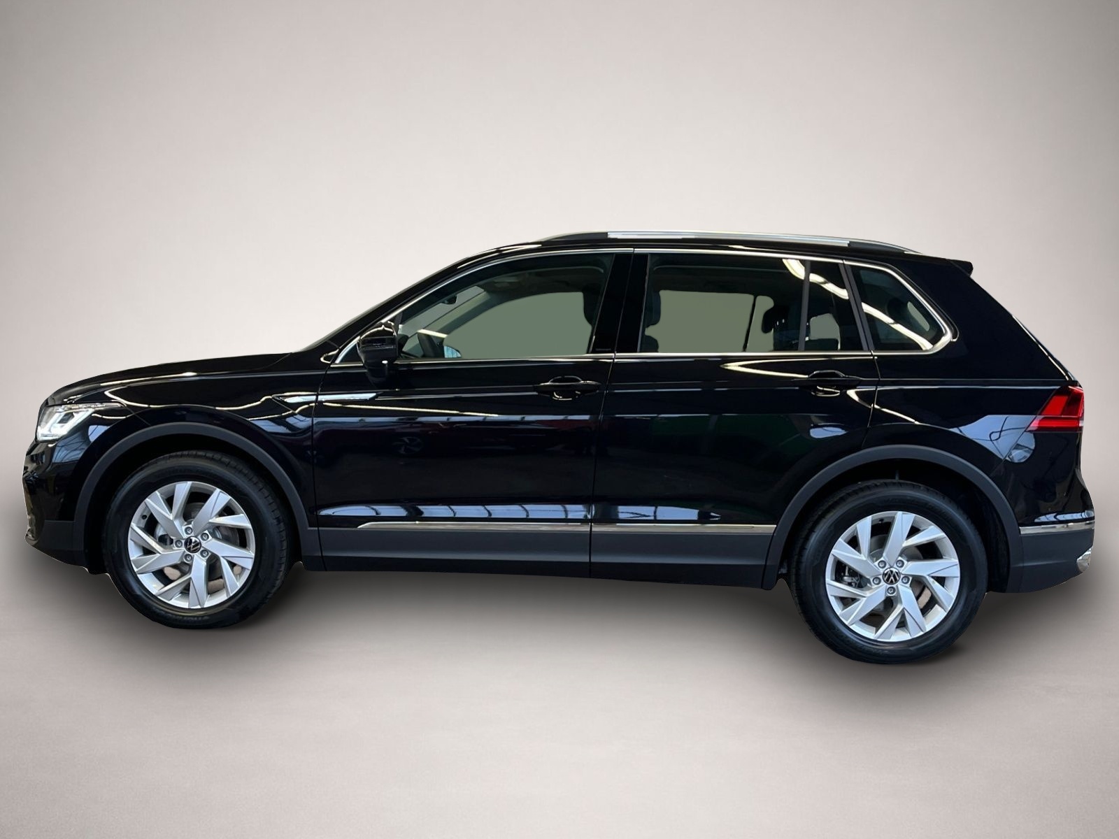 Volkswagen Tiguan (06/2025, Benzin)