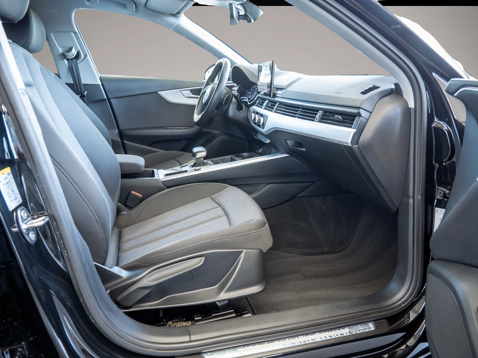 Audi A4 (09/2022, Benzin)