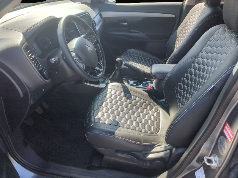 Mitsubishi Outlander (12/2017, )