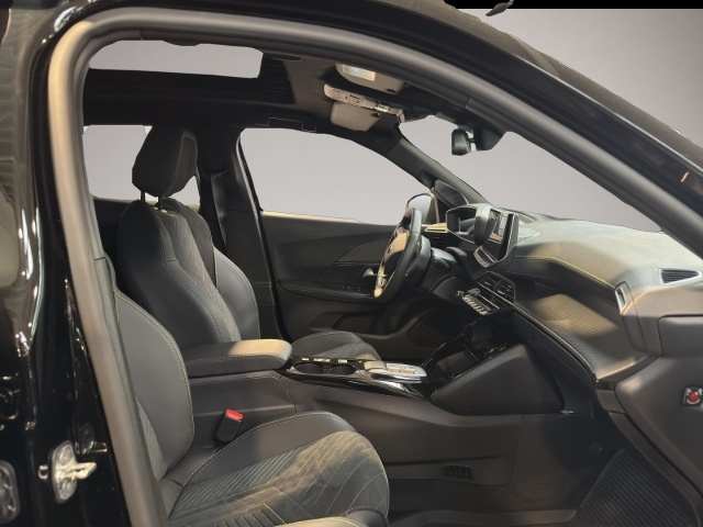 Peugeot 2008 (03/2026, Benzin)
