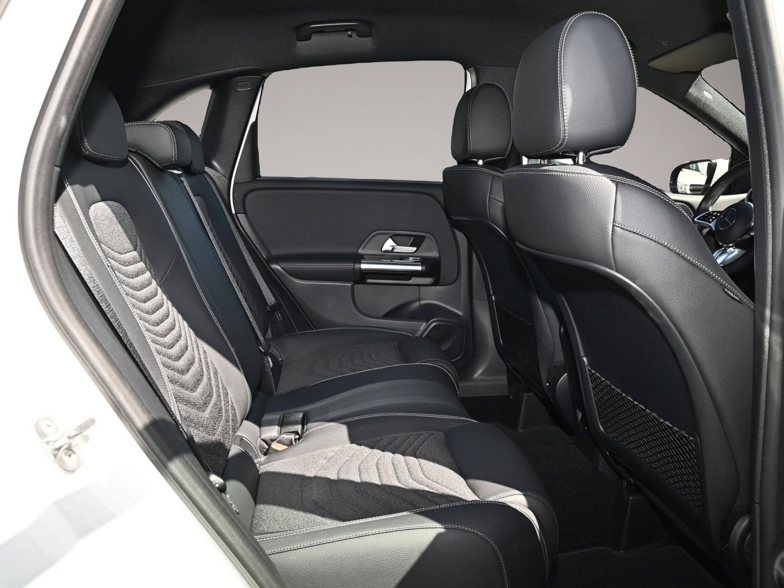 Mercedes-Benz B 250 (12/2024, Benzin)