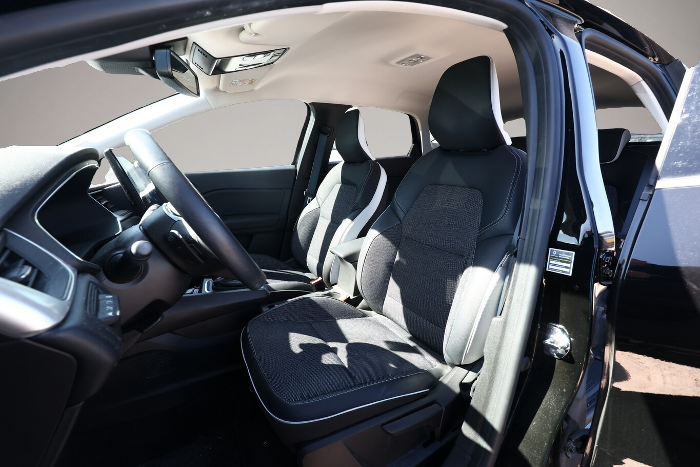 Renault Captur (04/2023, Benzin)