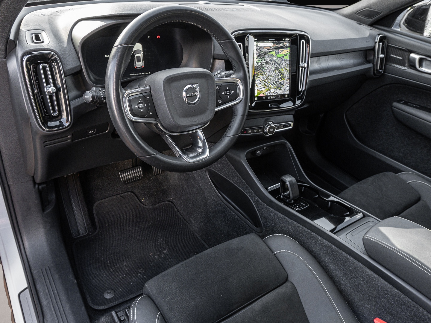 Volvo XC40 (11/2022, ELECTRIC)