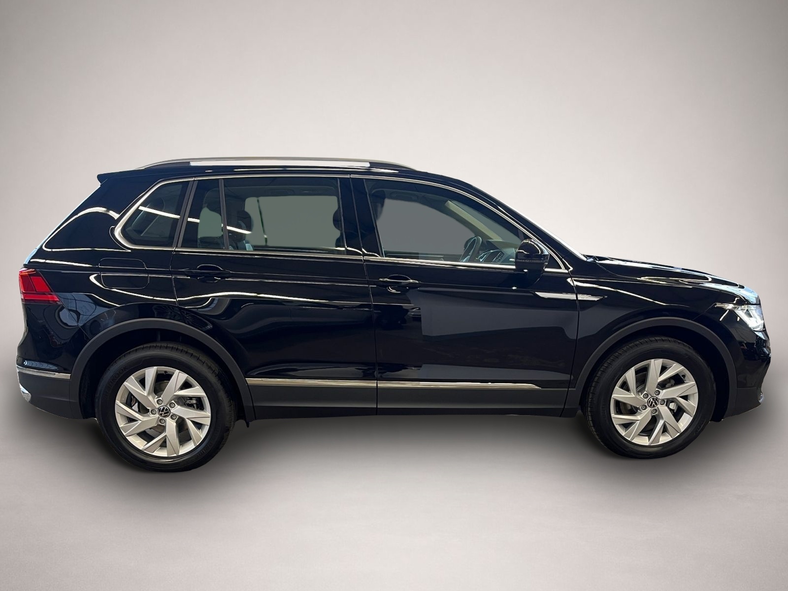 Volkswagen Tiguan (06/2025, Benzin)