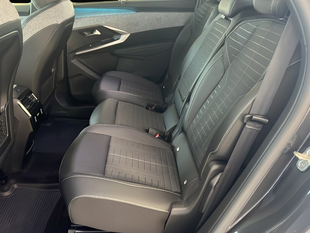Peugeot 5008 (06/2025, Benzin)