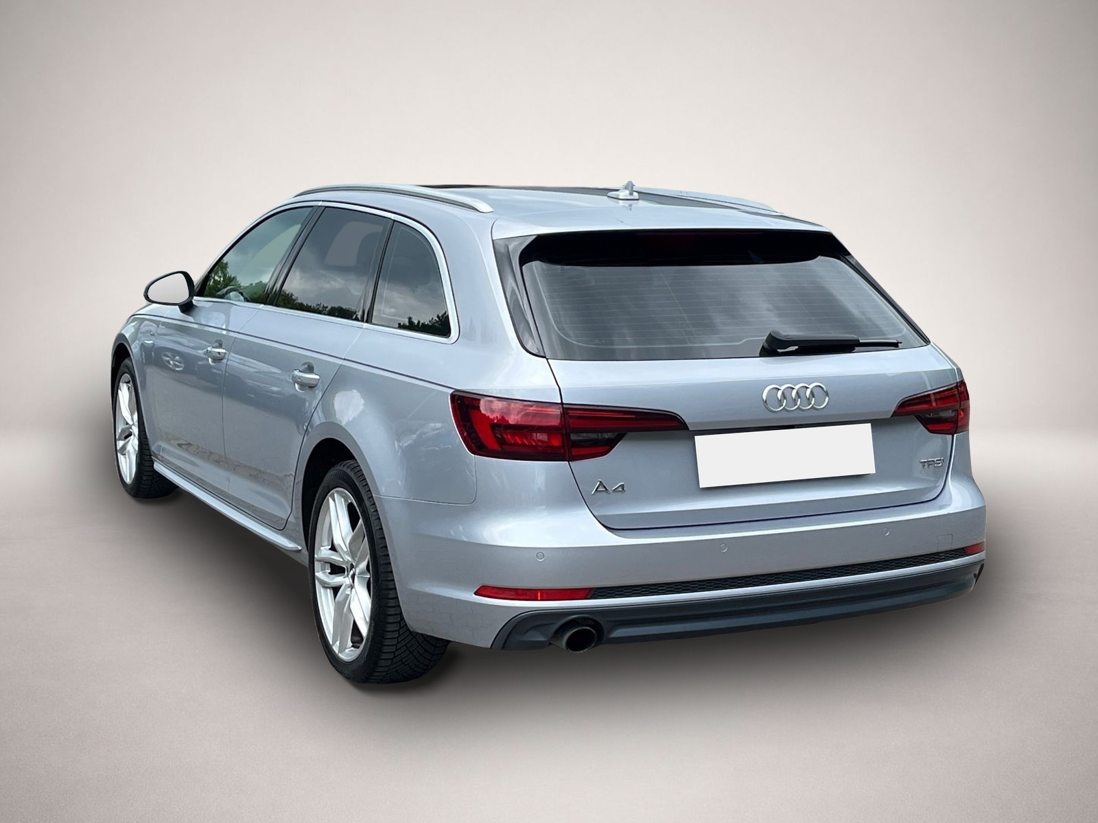 Audi A4 (07/2017, Benzin)