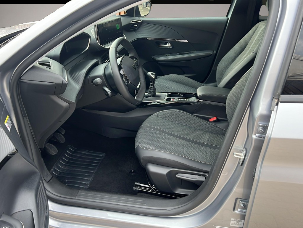 Peugeot 208 (06/2025, Benzin)