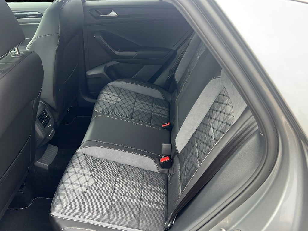 Volkswagen T-Roc (03/2025, Benzin)