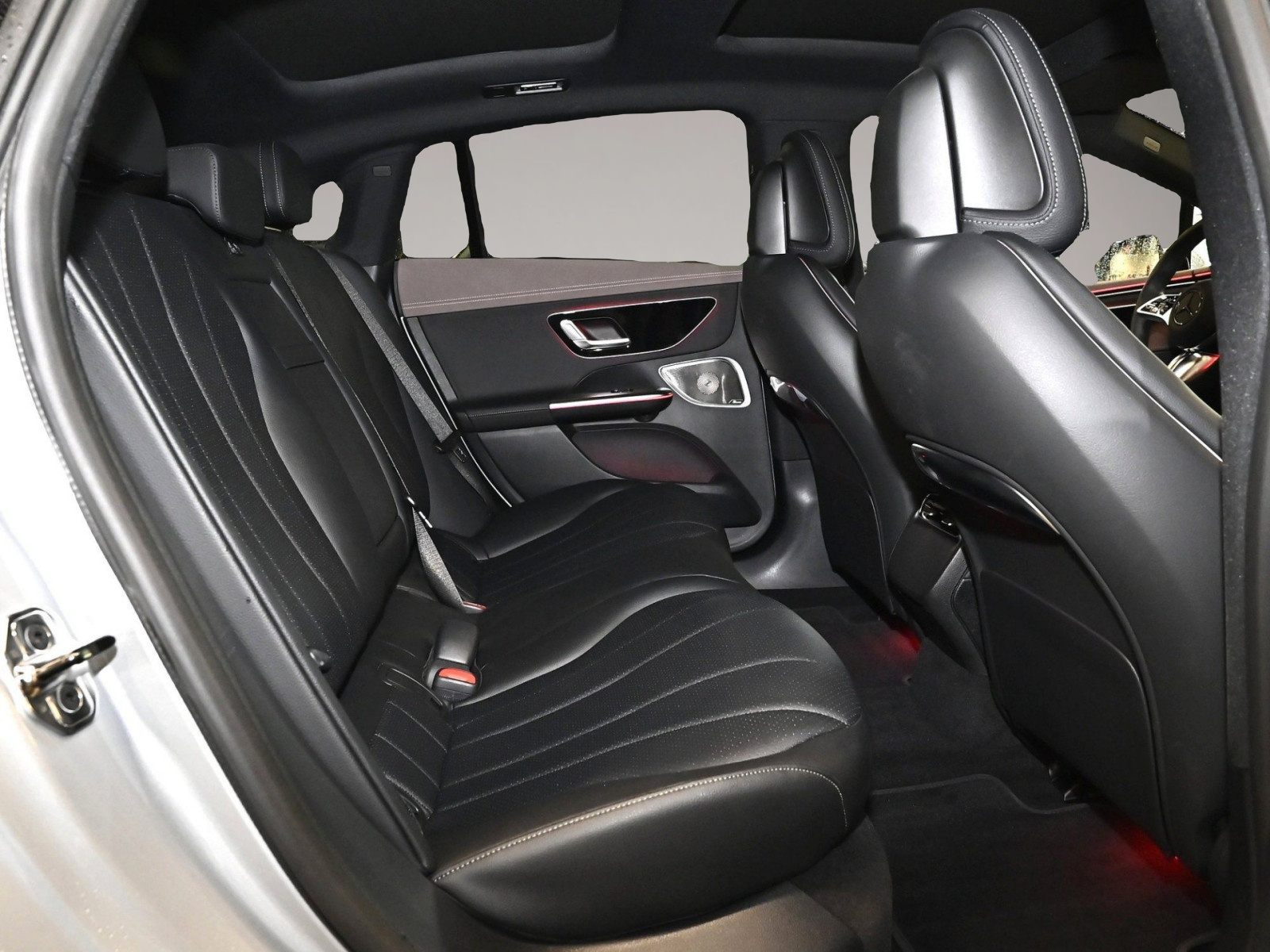 Mercedes-Benz EQE (04/2025, ELECTRIC)