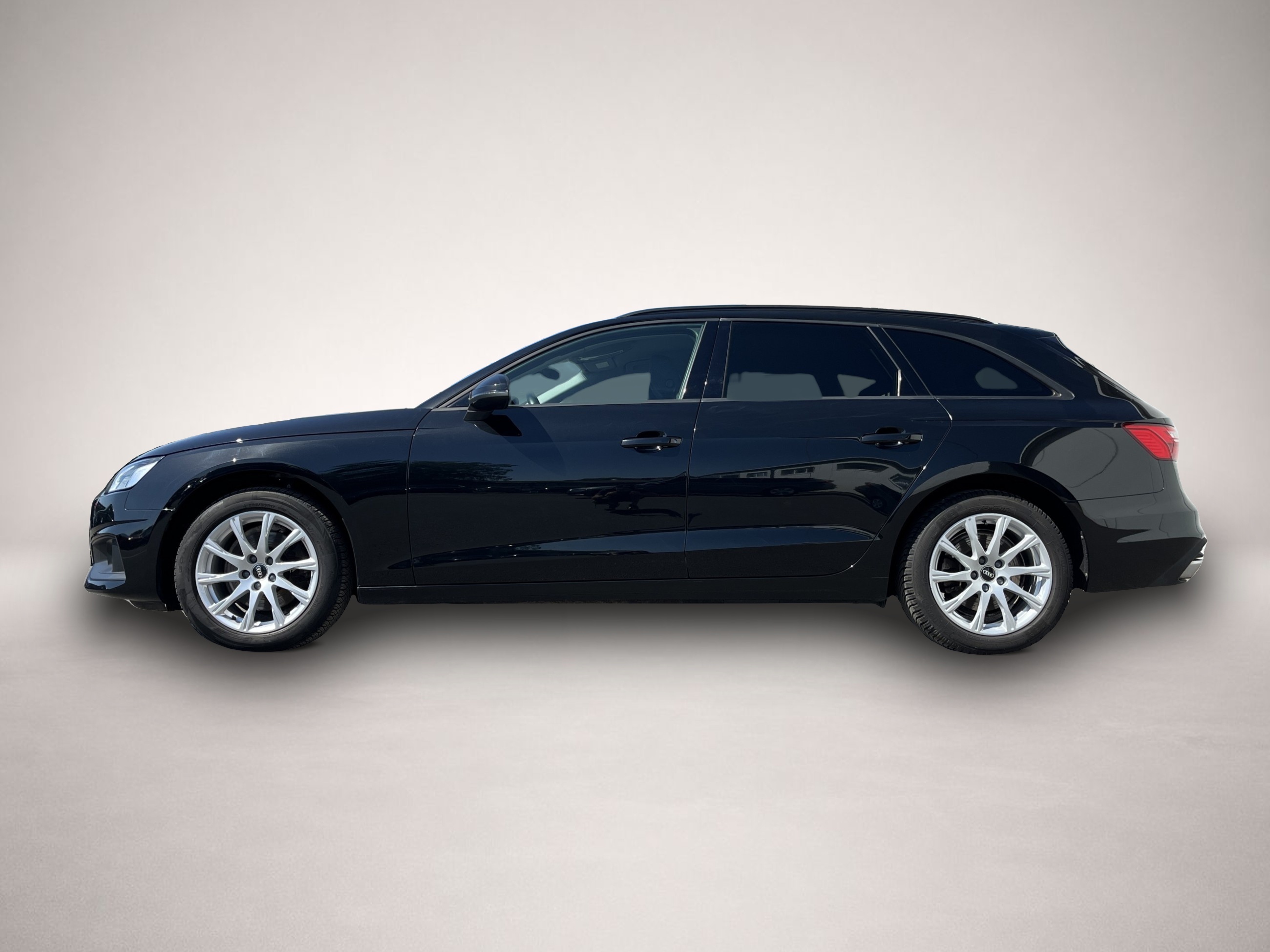 Audi A4 (10/2022, Benzin)