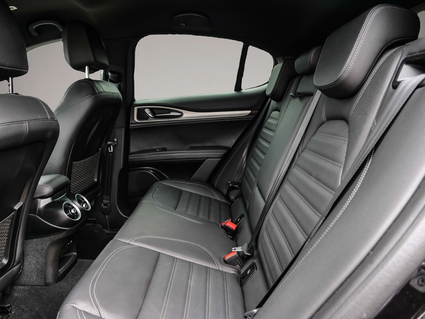 Alfa-Romeo Stelvio (07/2024, Benzin)