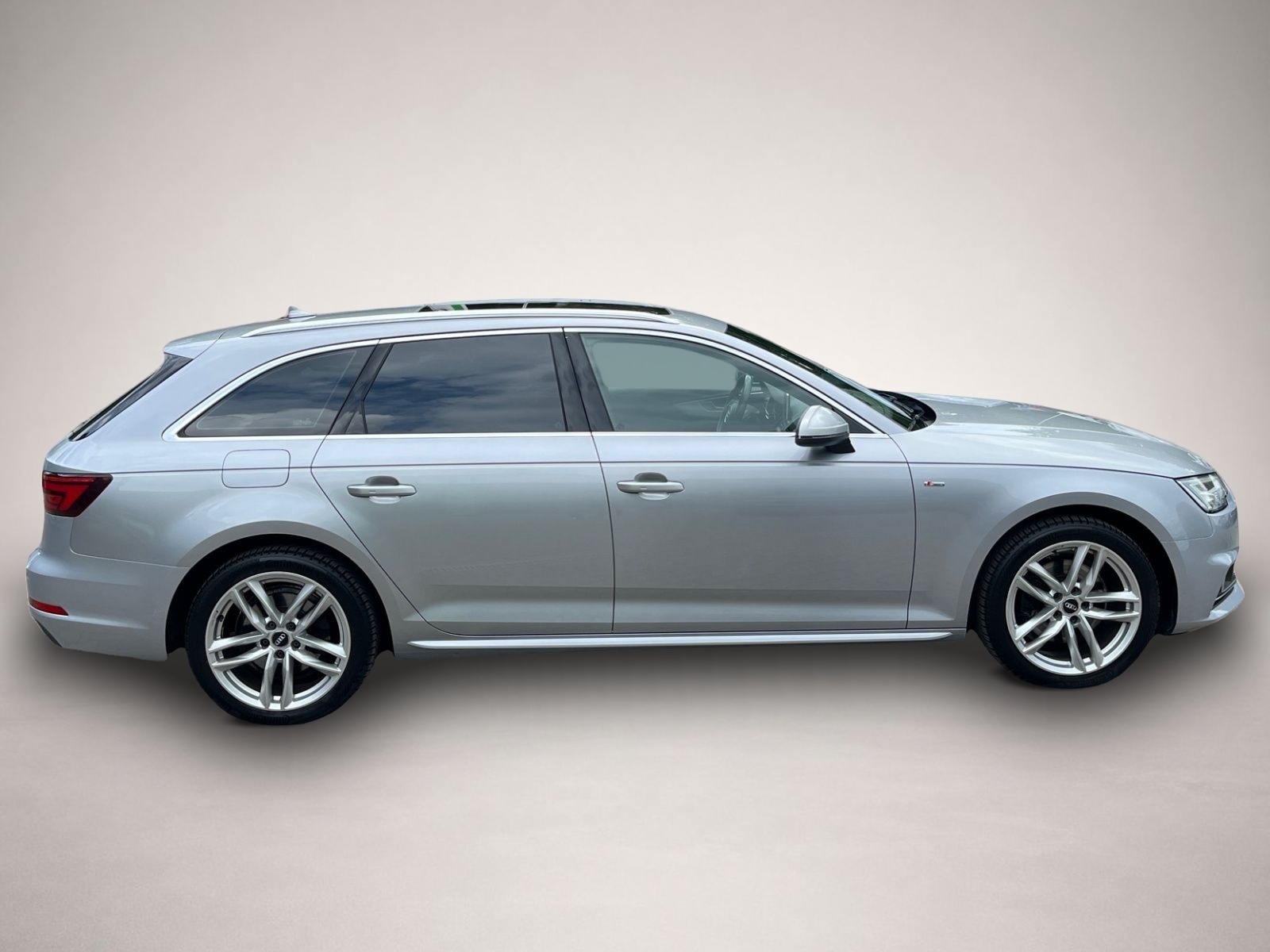 Audi A4 (07/2017, Benzin)