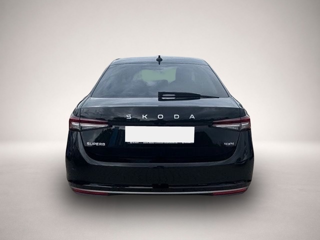 Skoda Superb (10/2025, Benzin)
