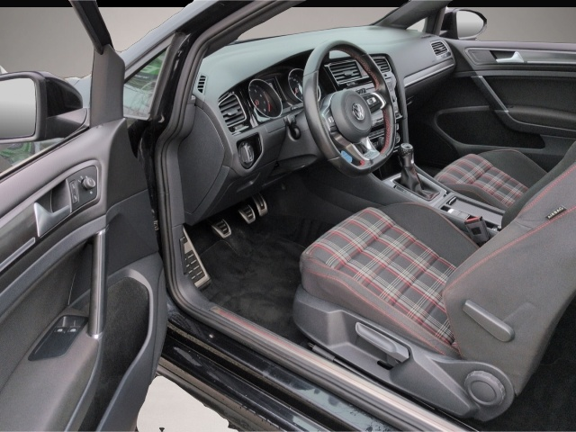 Volkswagen Golf (07/2017, Benzin)