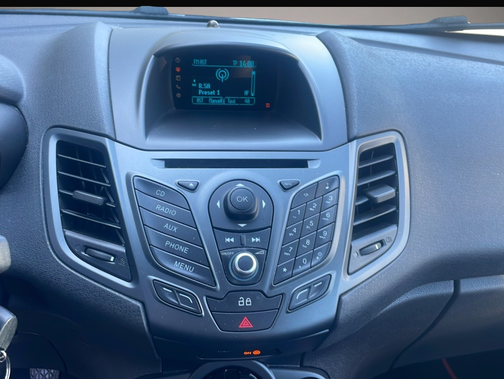 Ford Fiesta (10/2014, )