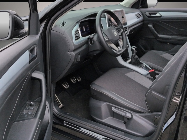Volkswagen T-Roc (03/2025, Benzin)