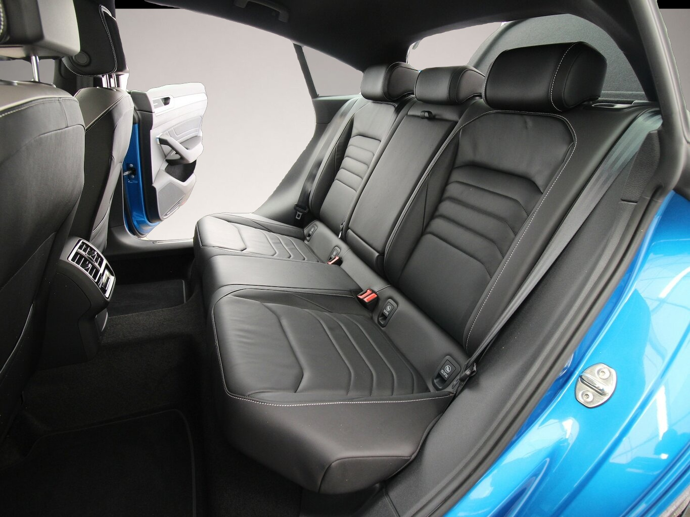 Volkswagen Arteon (10/2025, Benzin)