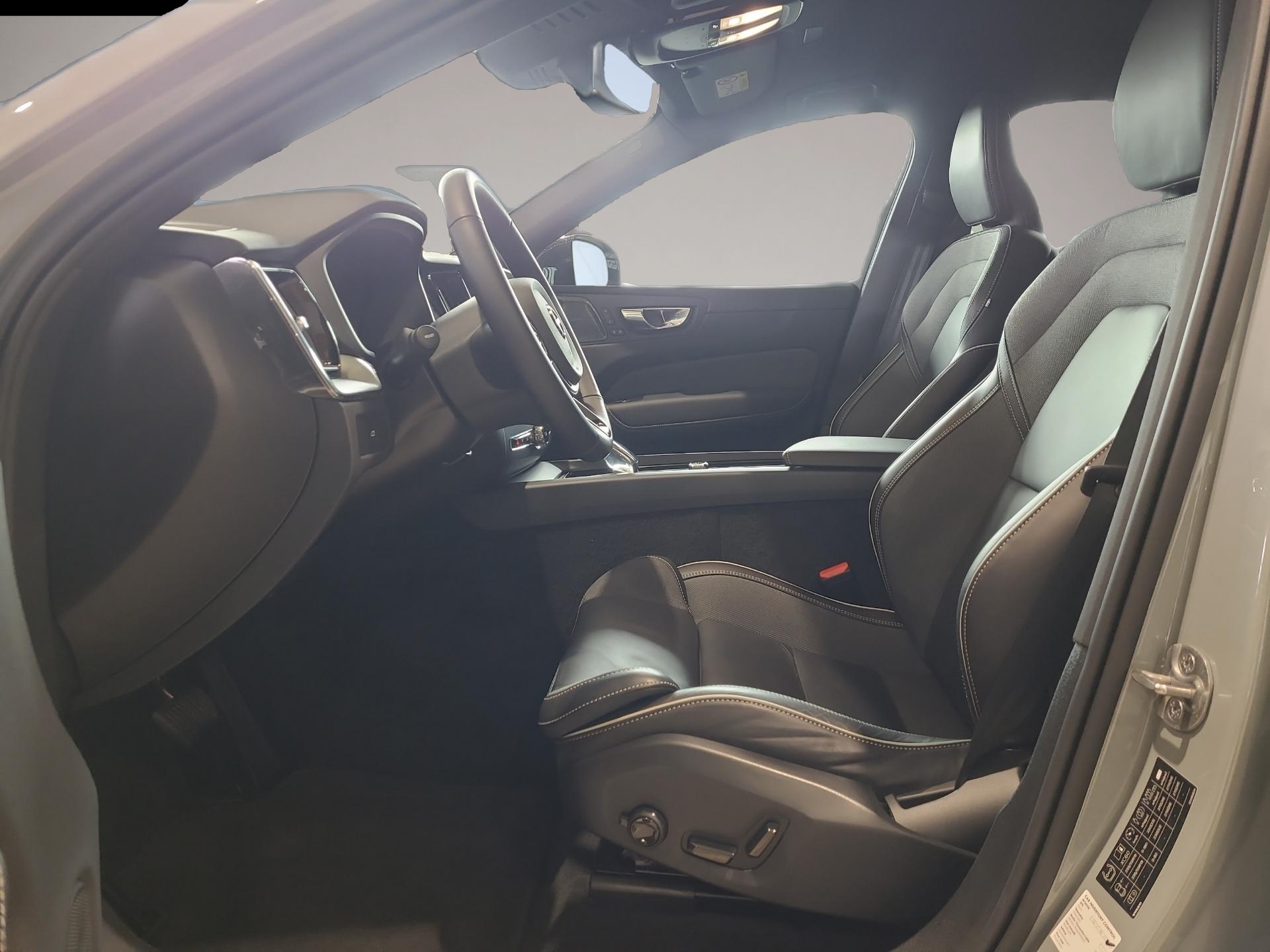 Volvo XC60 (02/2025, Benzin)