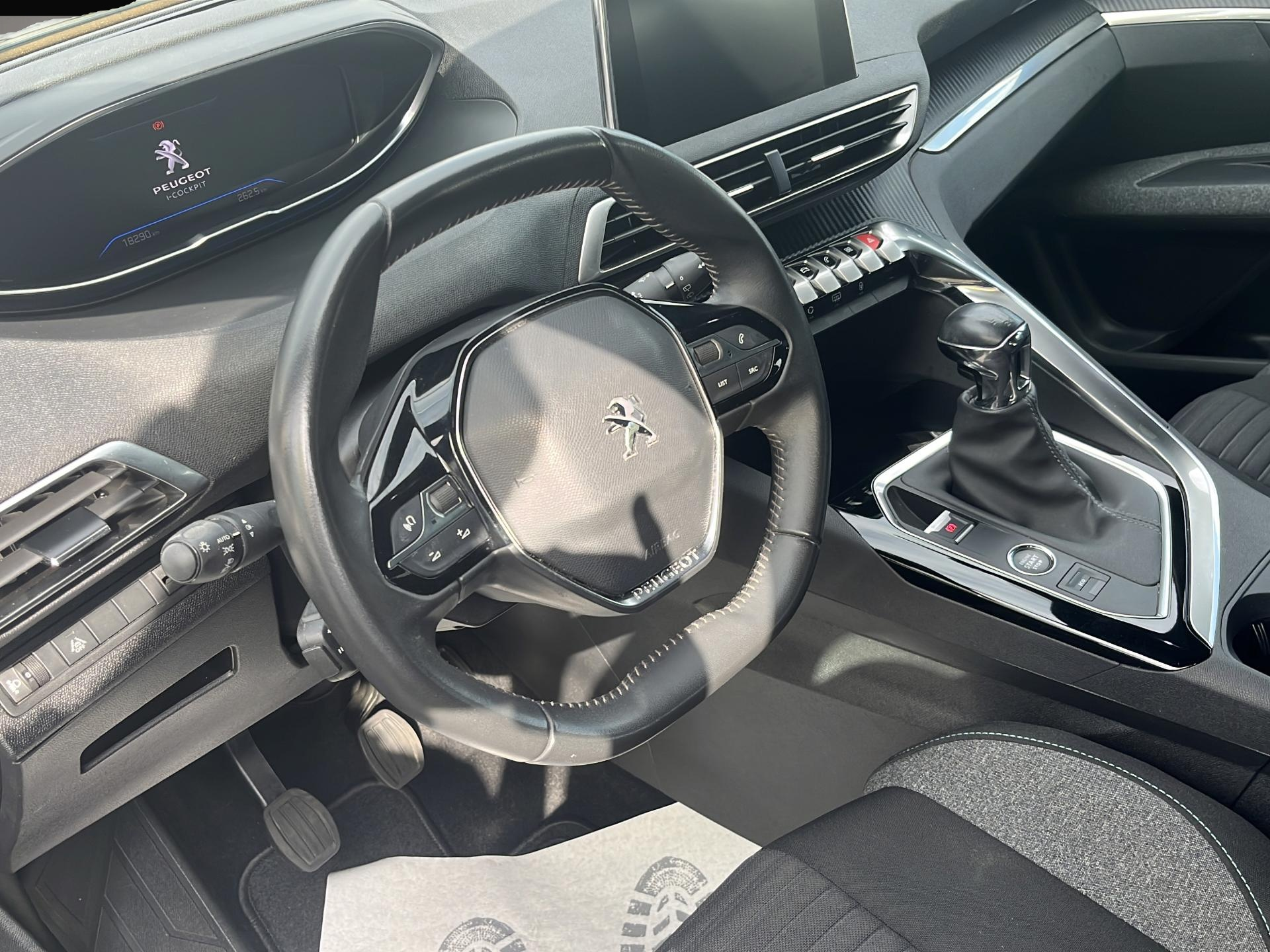 Peugeot 5008 (08/2023, Benzin)