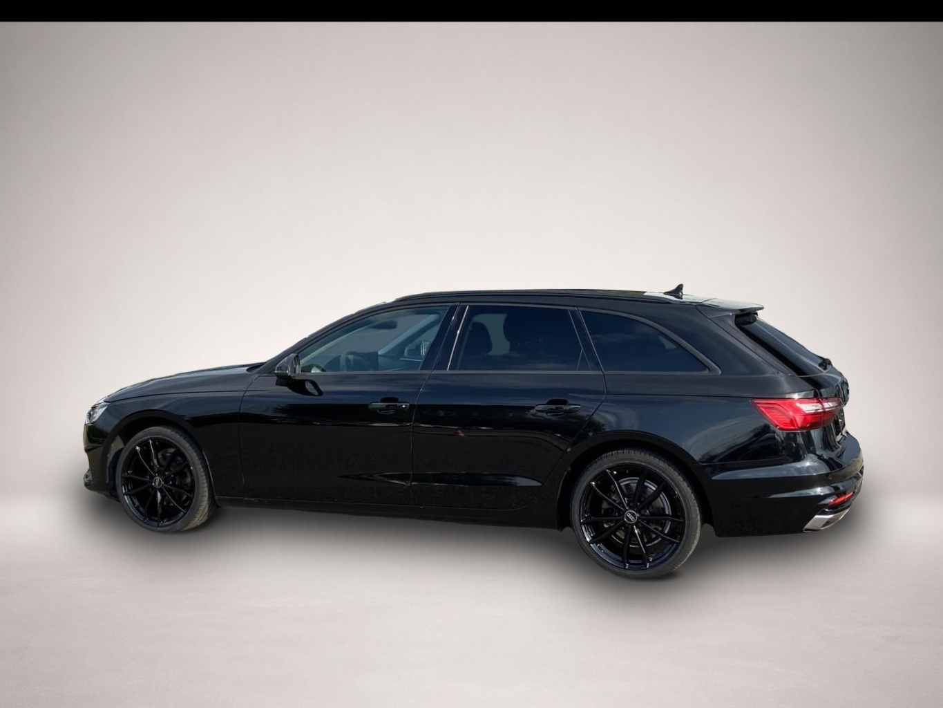 Audi A4 (04/2022, )