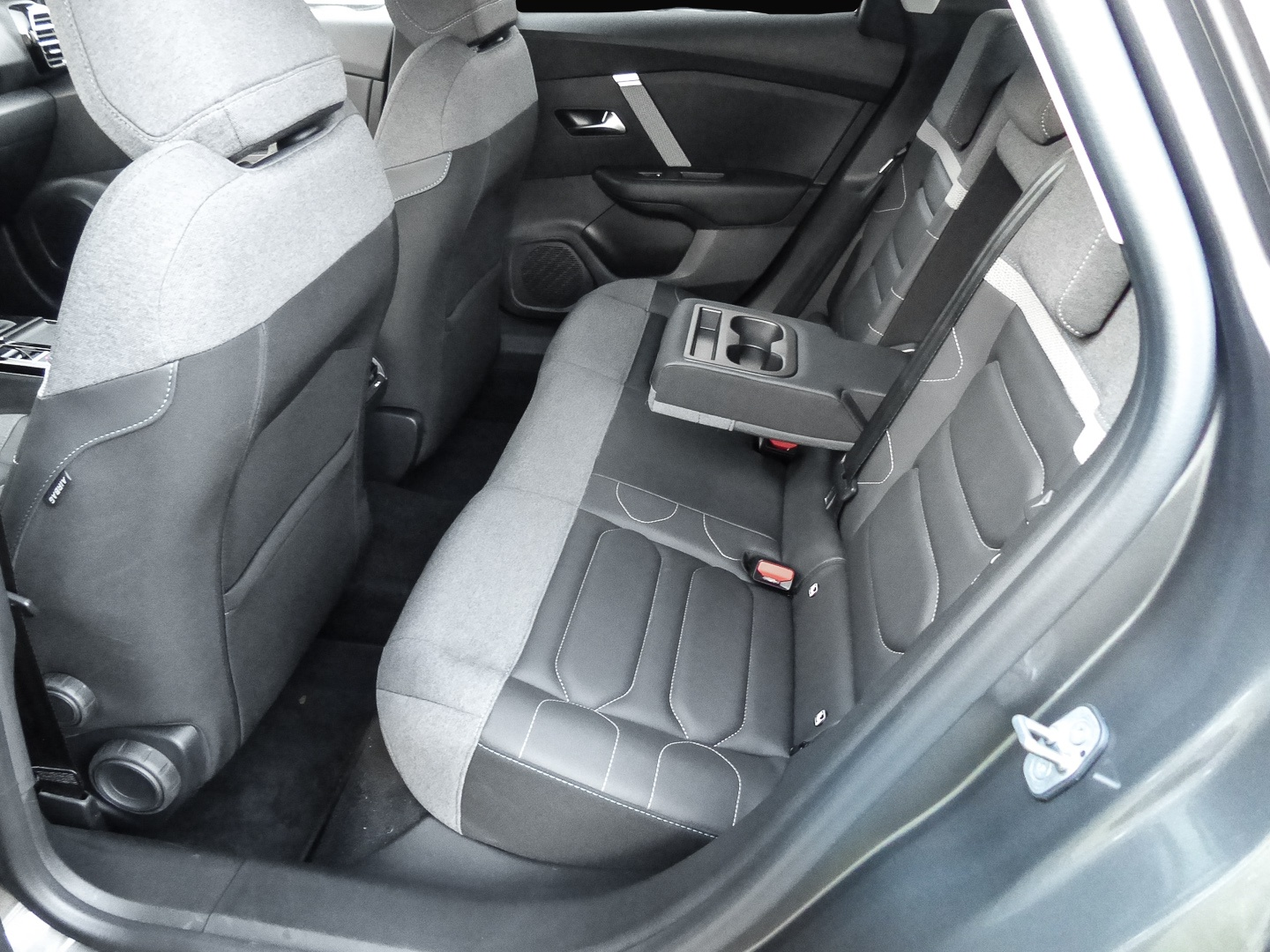 Citroen C4 (11/2023, Benzin)