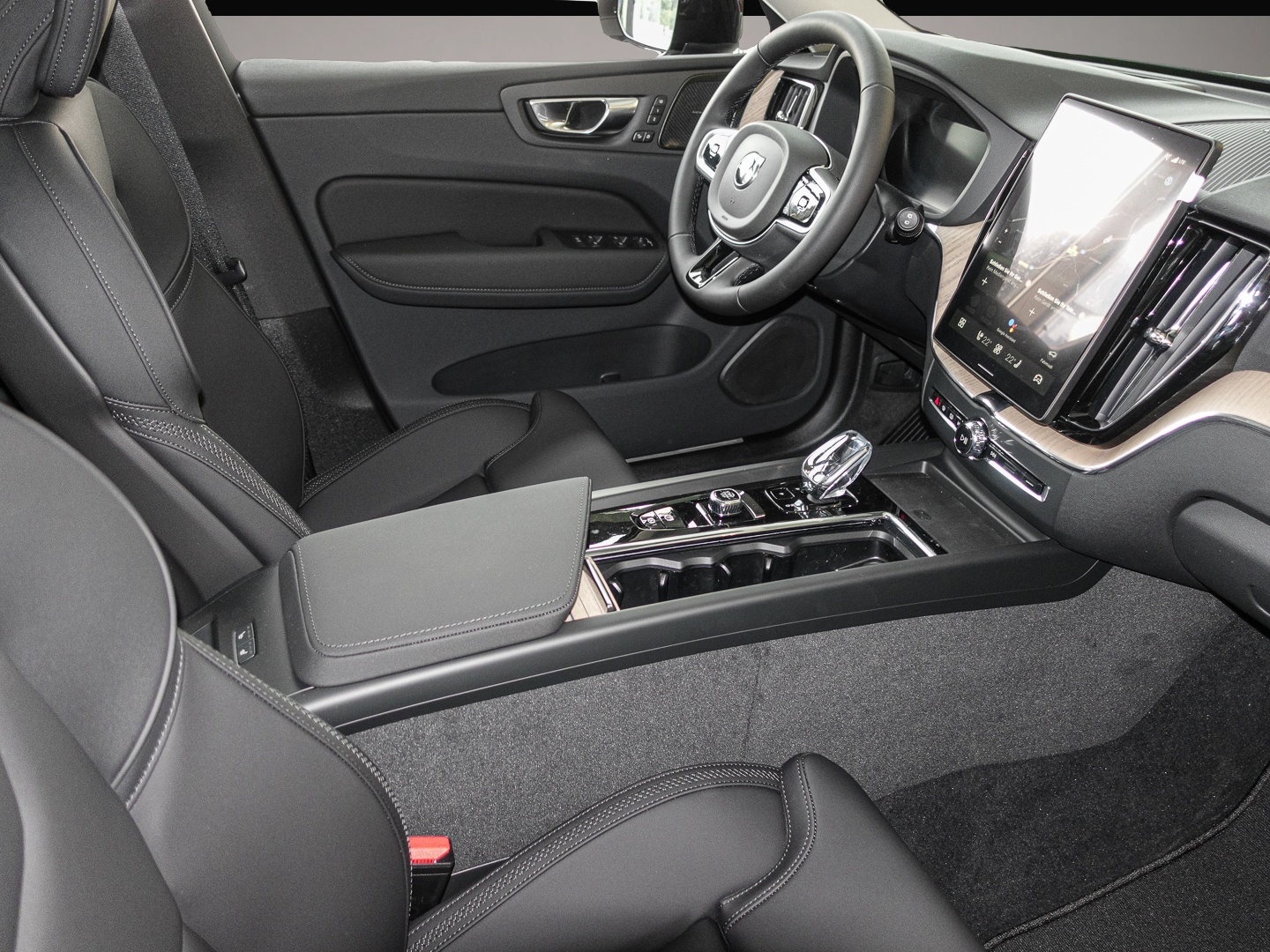 Volvo XC60 (06/2025, Benzin)