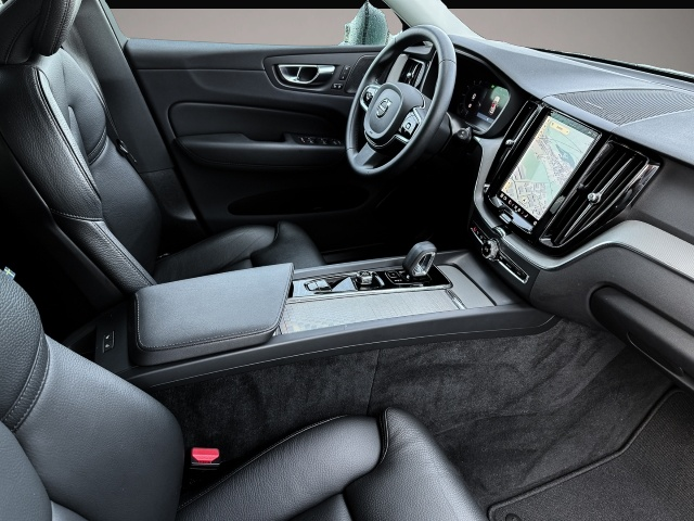 Volvo XC60 (12/2023, Benzin)